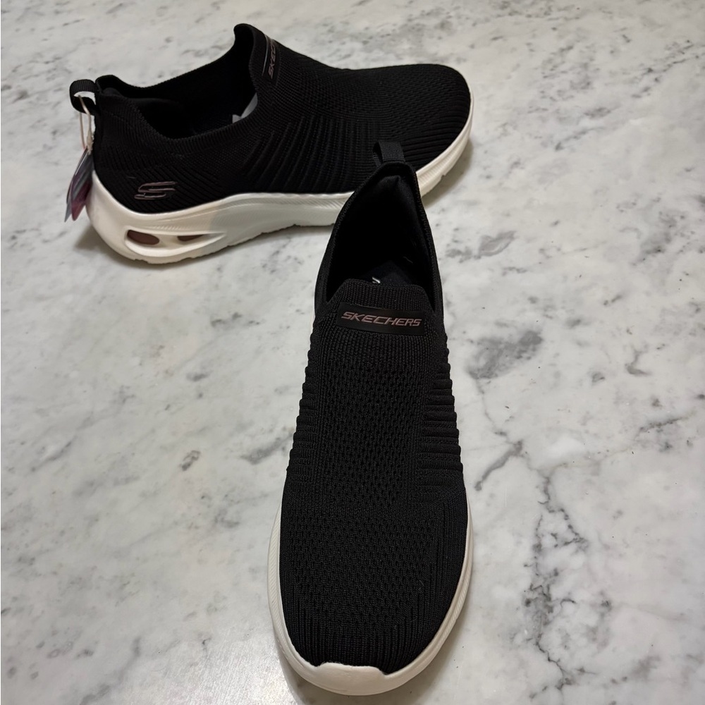 Skechers nwt ladies ’ Slip-On memory foam Sneakers in Black - Picture 6 of 12